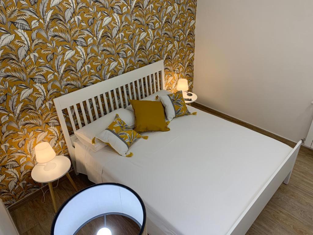 Donna Luisa-Catania Charming Apartment Bagian luar foto