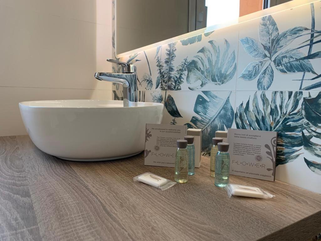 Donna Luisa-Catania Charming Apartment Bagian luar foto