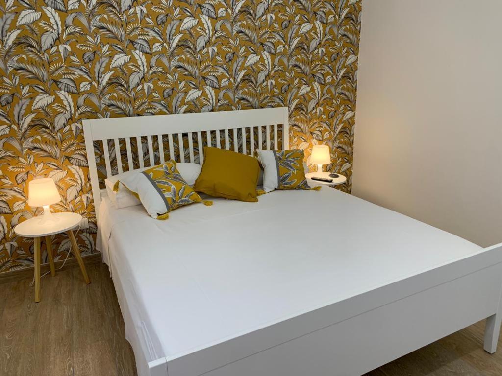 Donna Luisa-Catania Charming Apartment Bagian luar foto