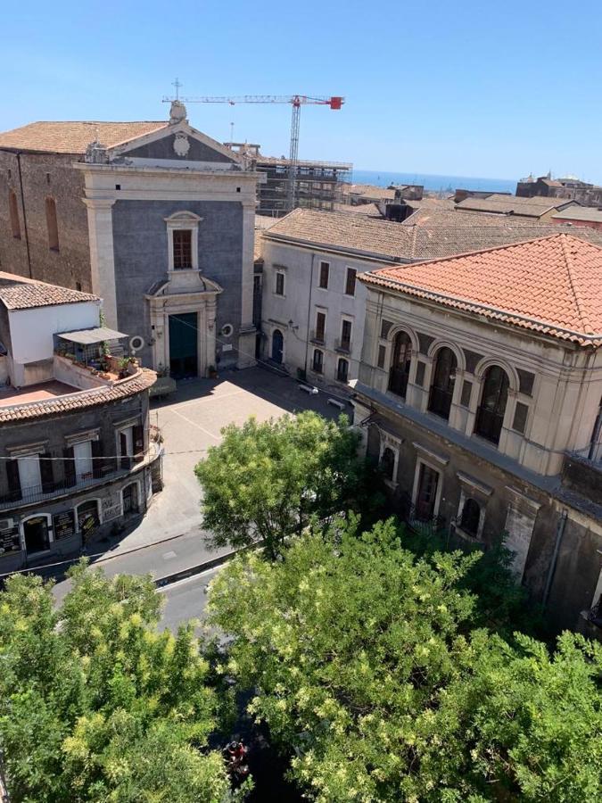 Donna Luisa-Catania Charming Apartment Bagian luar foto