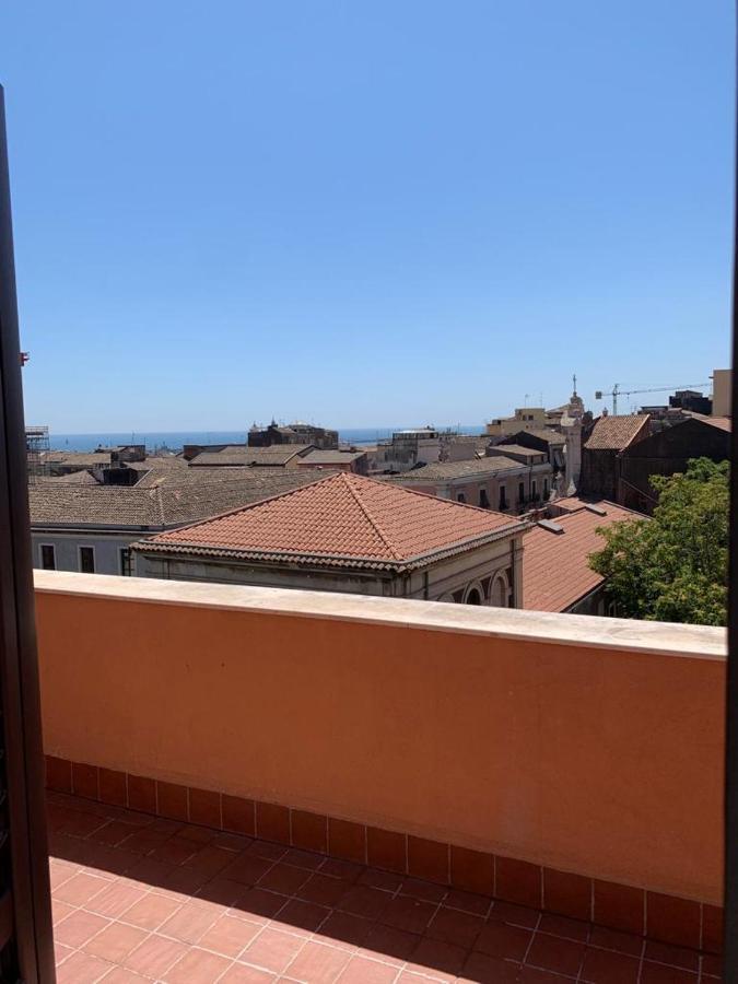 Donna Luisa-Catania Charming Apartment Bagian luar foto