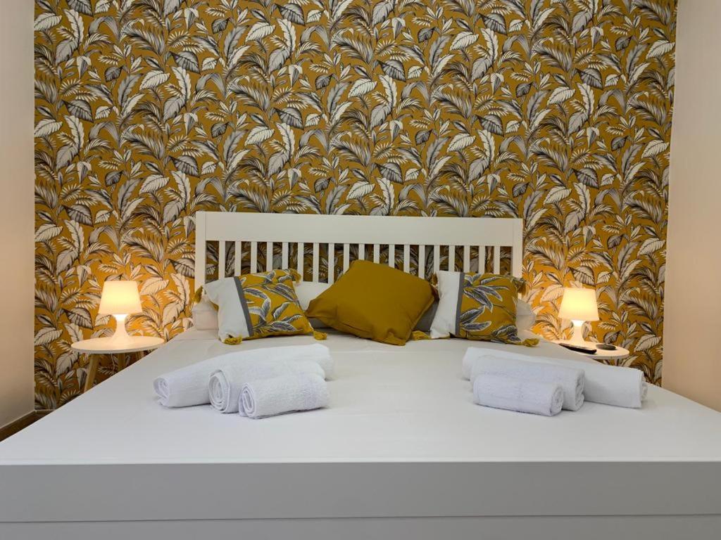 Donna Luisa-Catania Charming Apartment Bagian luar foto