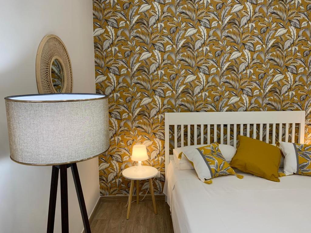 Donna Luisa-Catania Charming Apartment Bagian luar foto
