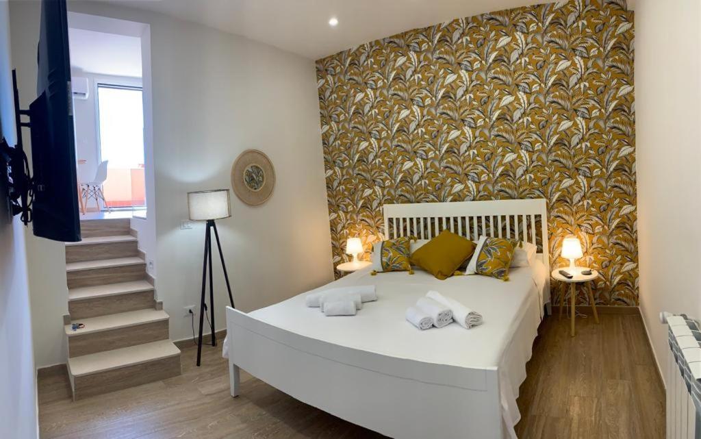 Donna Luisa-Catania Charming Apartment Bagian luar foto