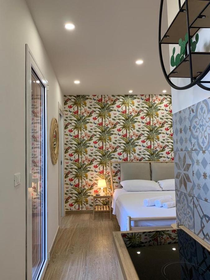 Donna Luisa-Catania Charming Apartment Bagian luar foto