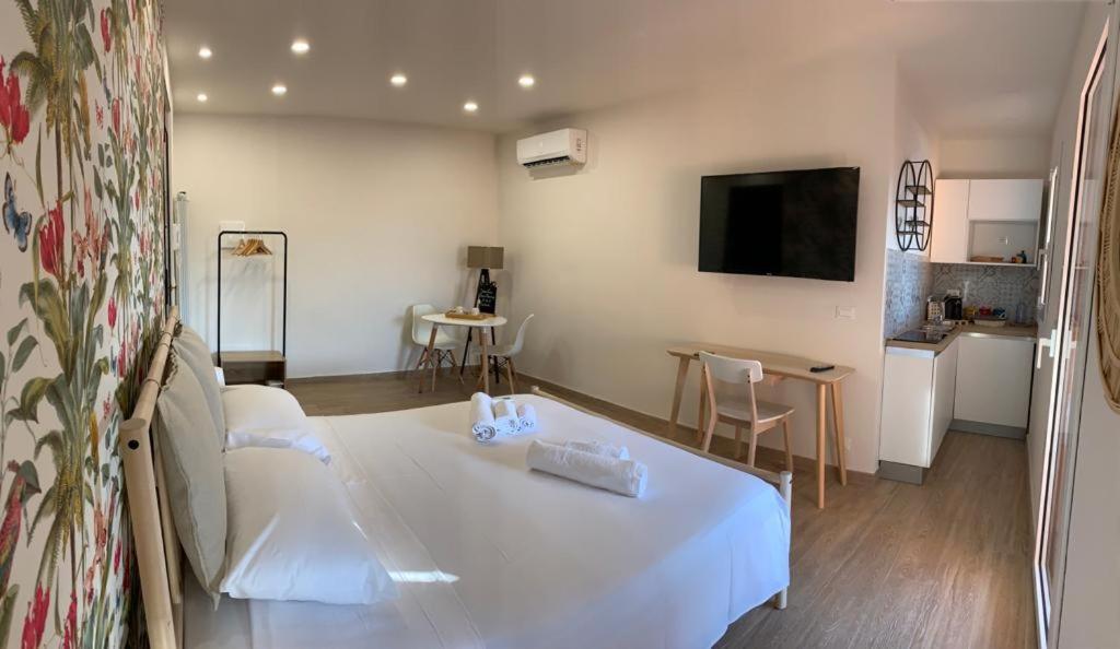 Donna Luisa-Catania Charming Apartment Bagian luar foto
