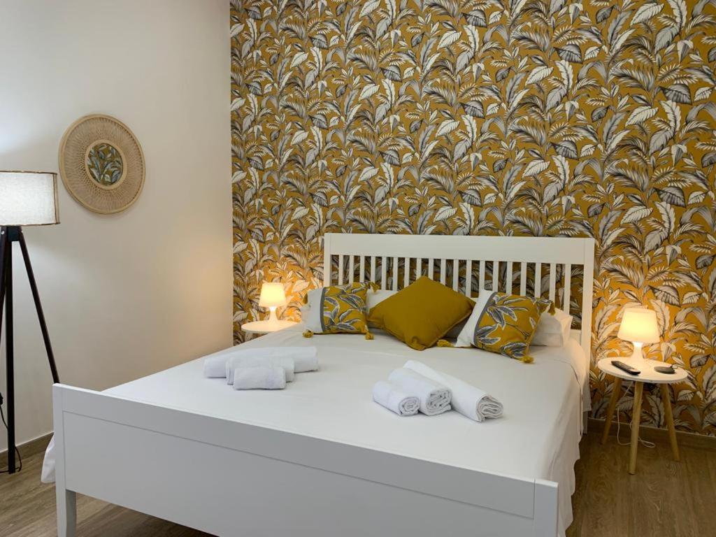 Donna Luisa-Catania Charming Apartment Bagian luar foto