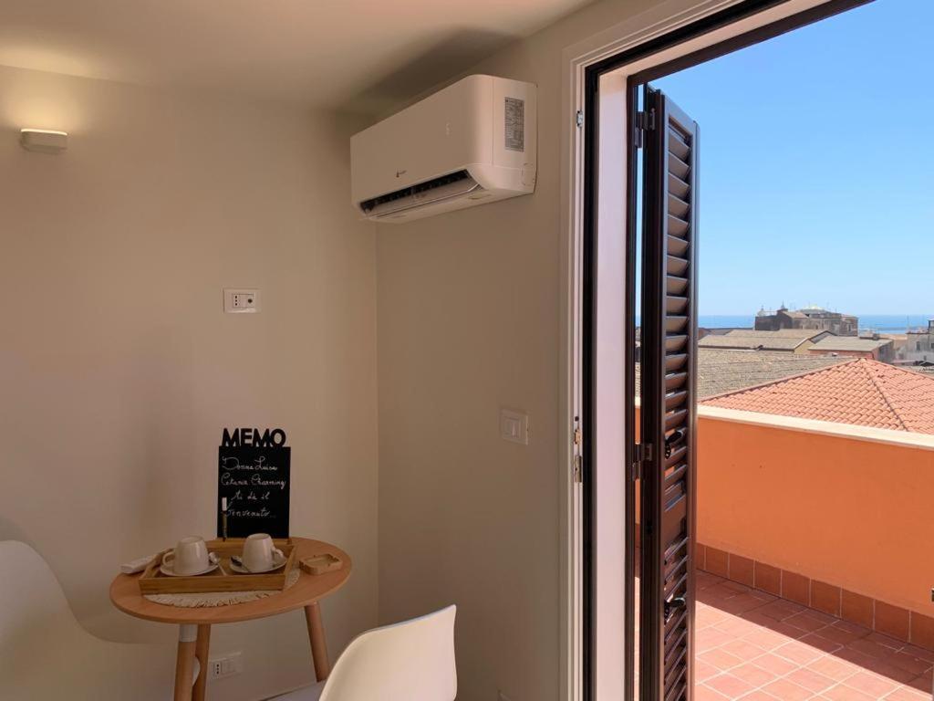 Donna Luisa-Catania Charming Apartment Bagian luar foto