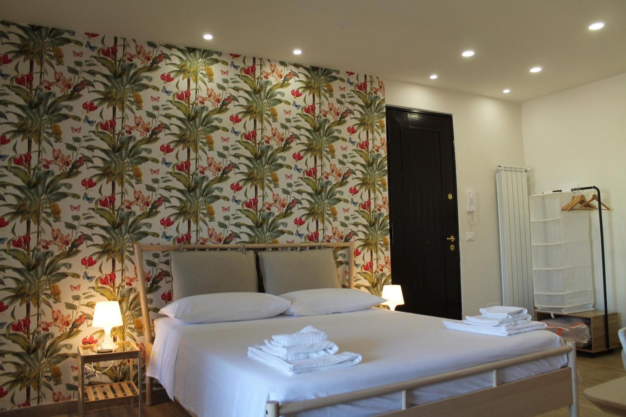 Donna Luisa-Catania Charming Apartment Bagian luar foto