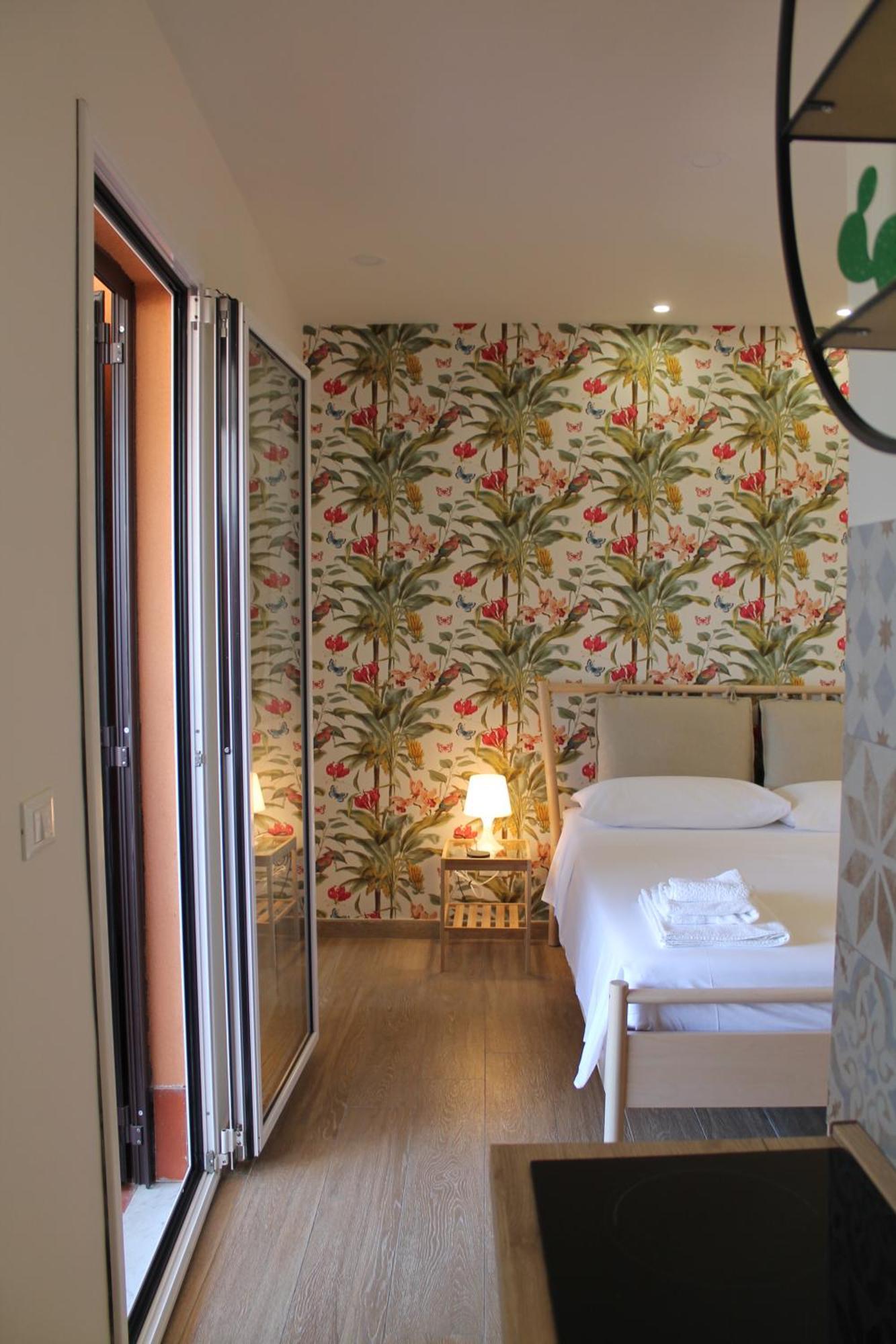 Donna Luisa-Catania Charming Apartment Bagian luar foto