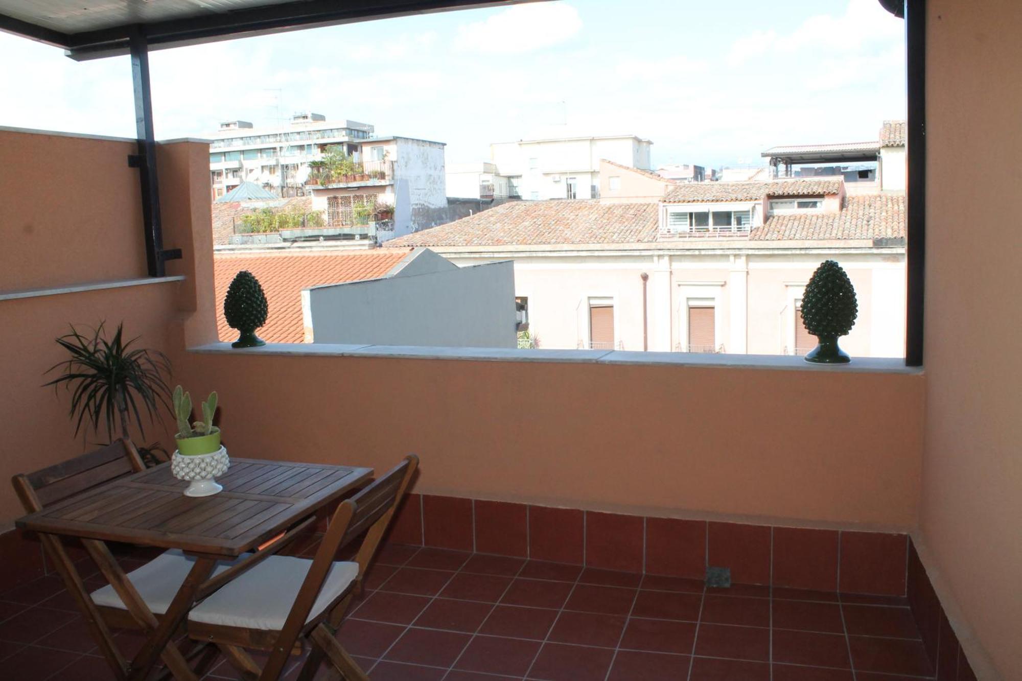 Donna Luisa-Catania Charming Apartment Bagian luar foto