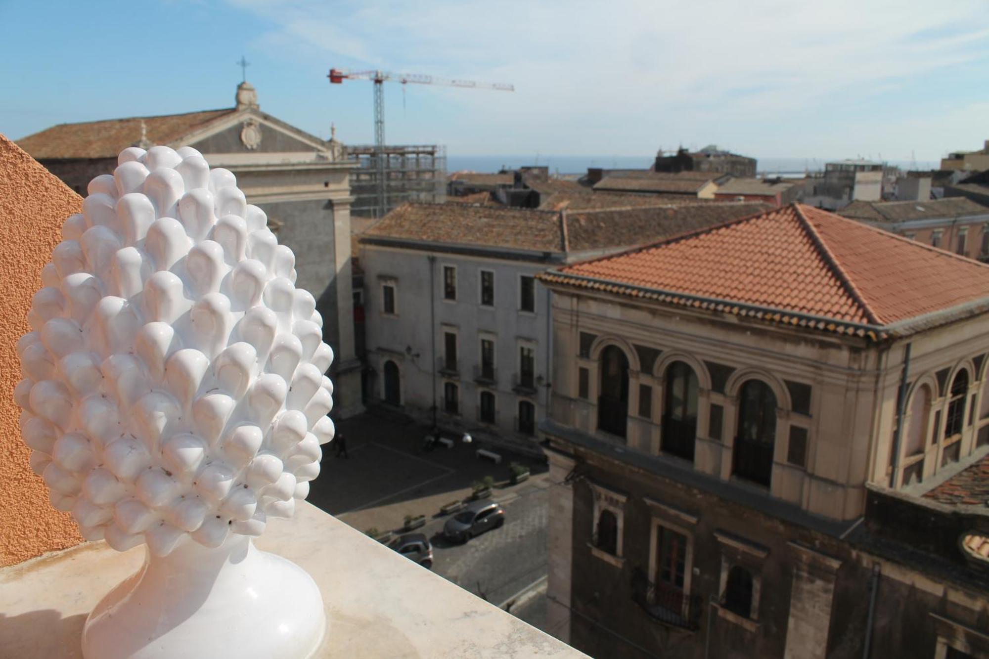 Donna Luisa-Catania Charming Apartment Bagian luar foto