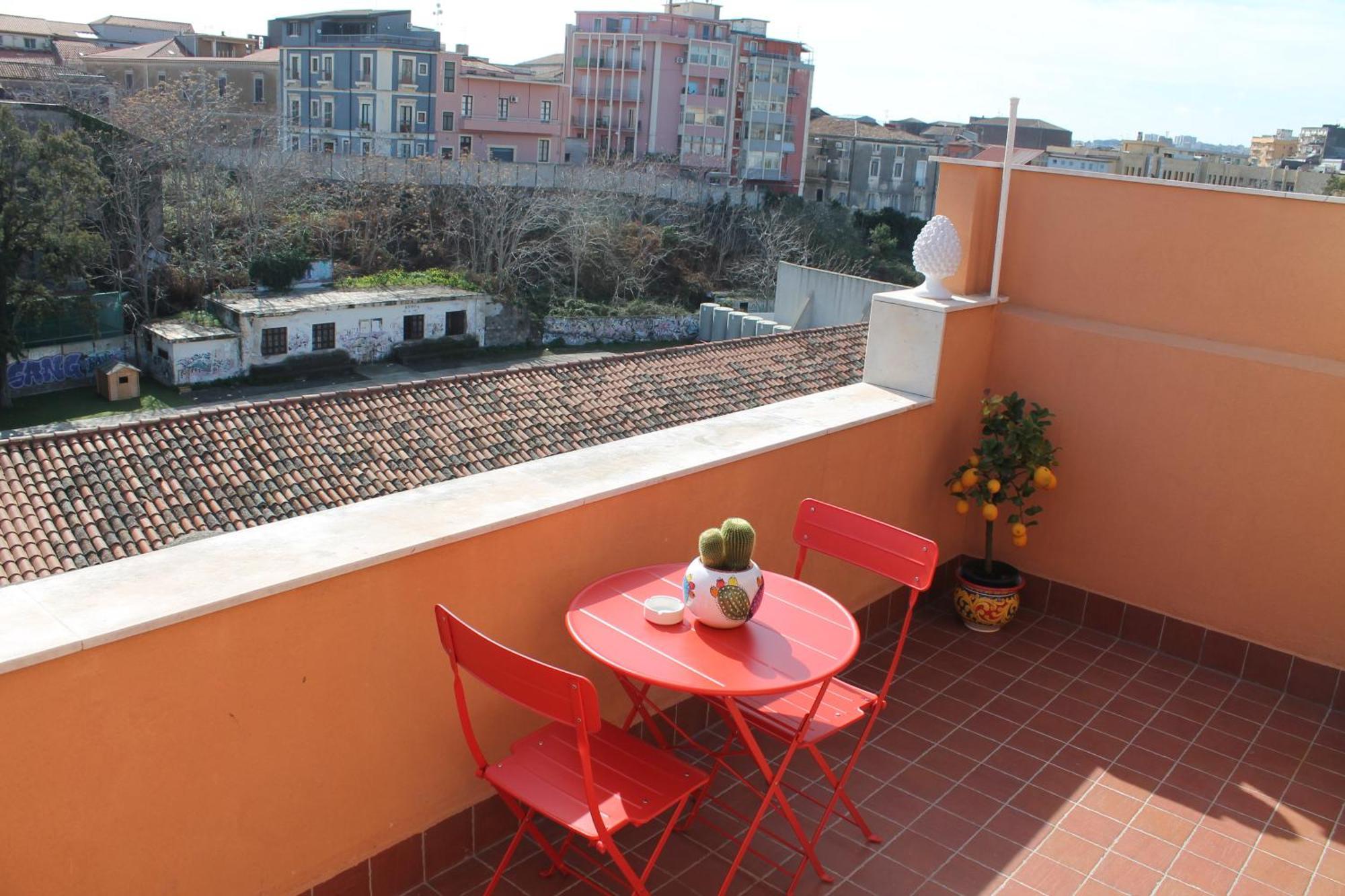 Donna Luisa-Catania Charming Apartment Bagian luar foto