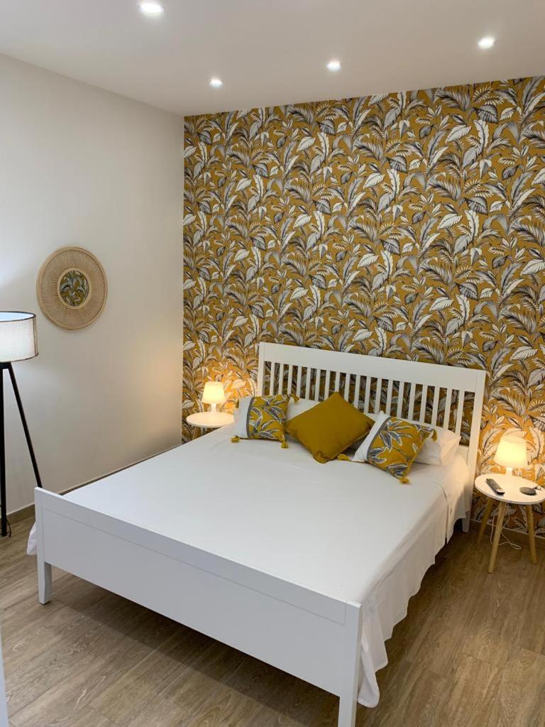 Donna Luisa-Catania Charming Apartment Bagian luar foto